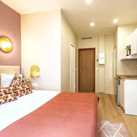 Neuf Beaux Quartiers 17eme - Ii Apartment